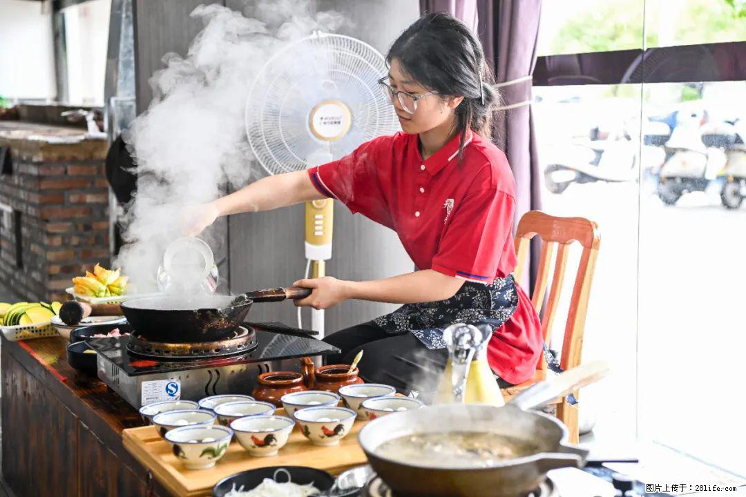 全网追的“扁担女孩”，找了一份暑假工，时薪12元 - 武汉生活资讯 - 武汉28生活网 wh.28life.net
